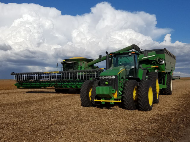 Farmers in the Upper Midwest work to finish the fall harvest, some of which felt the effects of the dry weather during growing season due to the drought. (Photo by Mark Rohrich, Maverick Ag of Ashley, North Dakota)